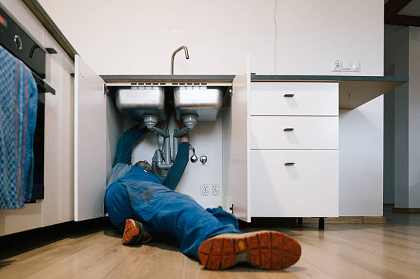 Professional Leak Detection technician working in Morton Grove, IL